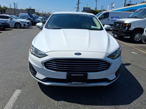 Used 2019 Ford Fusion SE FWD image 2