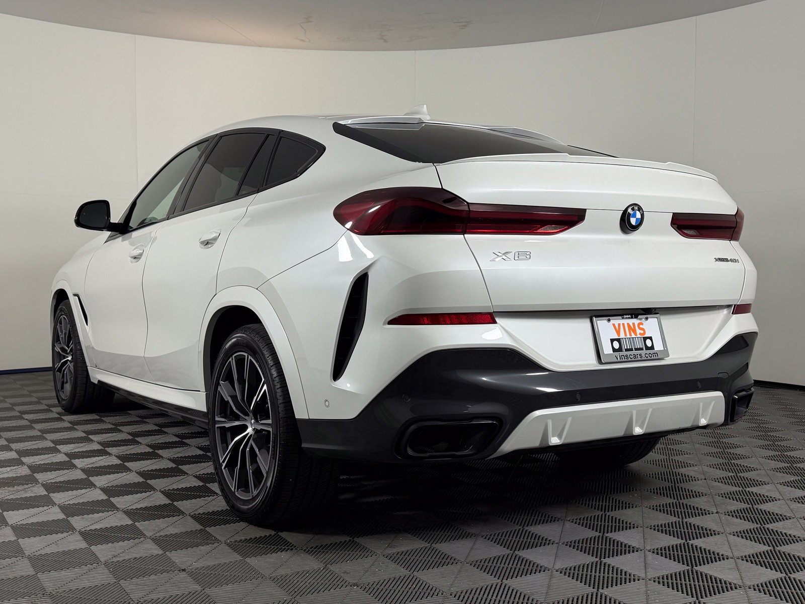 Used 2022 BMW X6 xDrive40i w/ M Sport Package AWD/4WD image 7