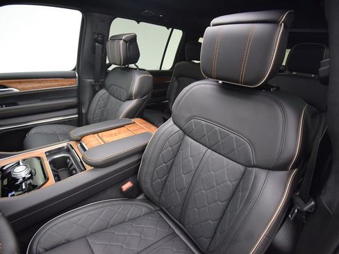 New 2026 Jeep Grand Wagoneer Summit AWD/4WD image 37