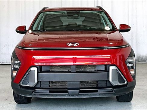 Used 2025 Hyundai Kona SEL AWD/4WD image 2