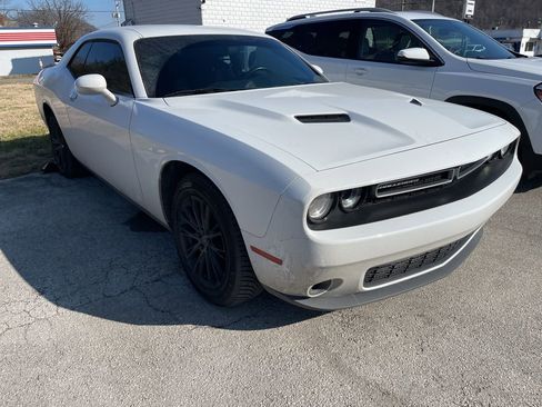 Used 2023 Dodge Challenger SXT image 2