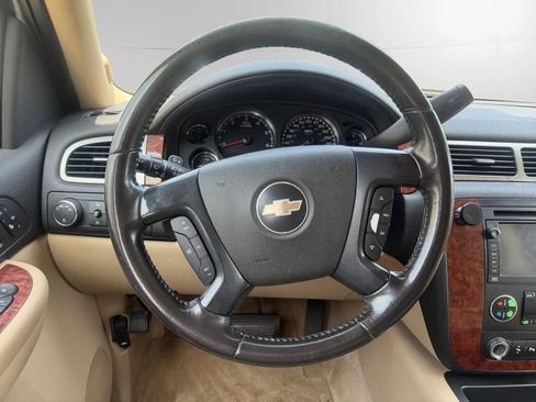 Used 2007 Chevrolet Suburban LTZ w/ LTZ Preferred Equipment Group AWD/4WD image 13