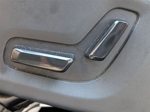 Certified 2025 Volvo XC60 B5 Core image 21