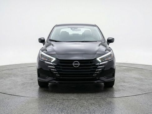 Used 2025 Nissan Versa SV image 2