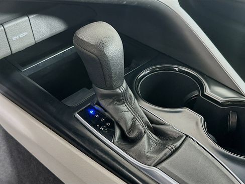 Used 2018 Toyota Camry LE image 23