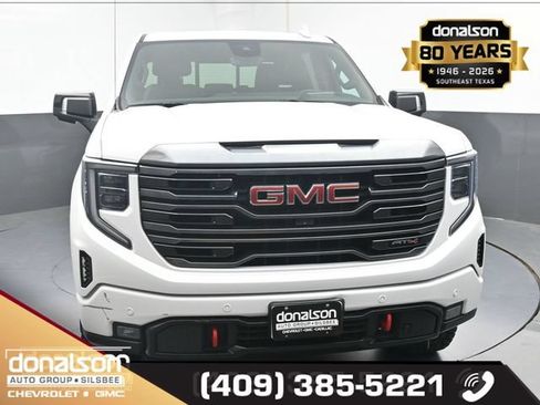 Used 2024 GMC Sierra 1500 AT4 w/ Technology Package AWD/4WD image 3