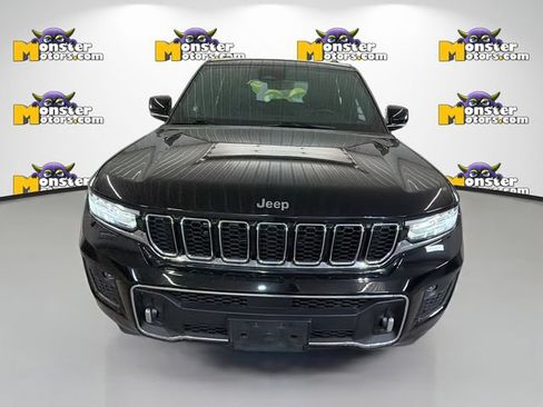 Used 2022 Jeep Grand Cherokee Overland w/ Luxury Tech Group IV AWD/4WD image 2