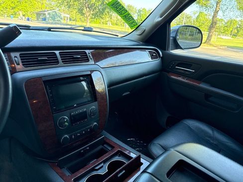 Used 2011 Chevrolet Suburban LTZ AWD/4WD image 12