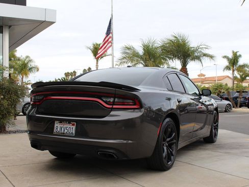 Used 2018 Dodge Charger SXT w/ Blacktop Package image 8