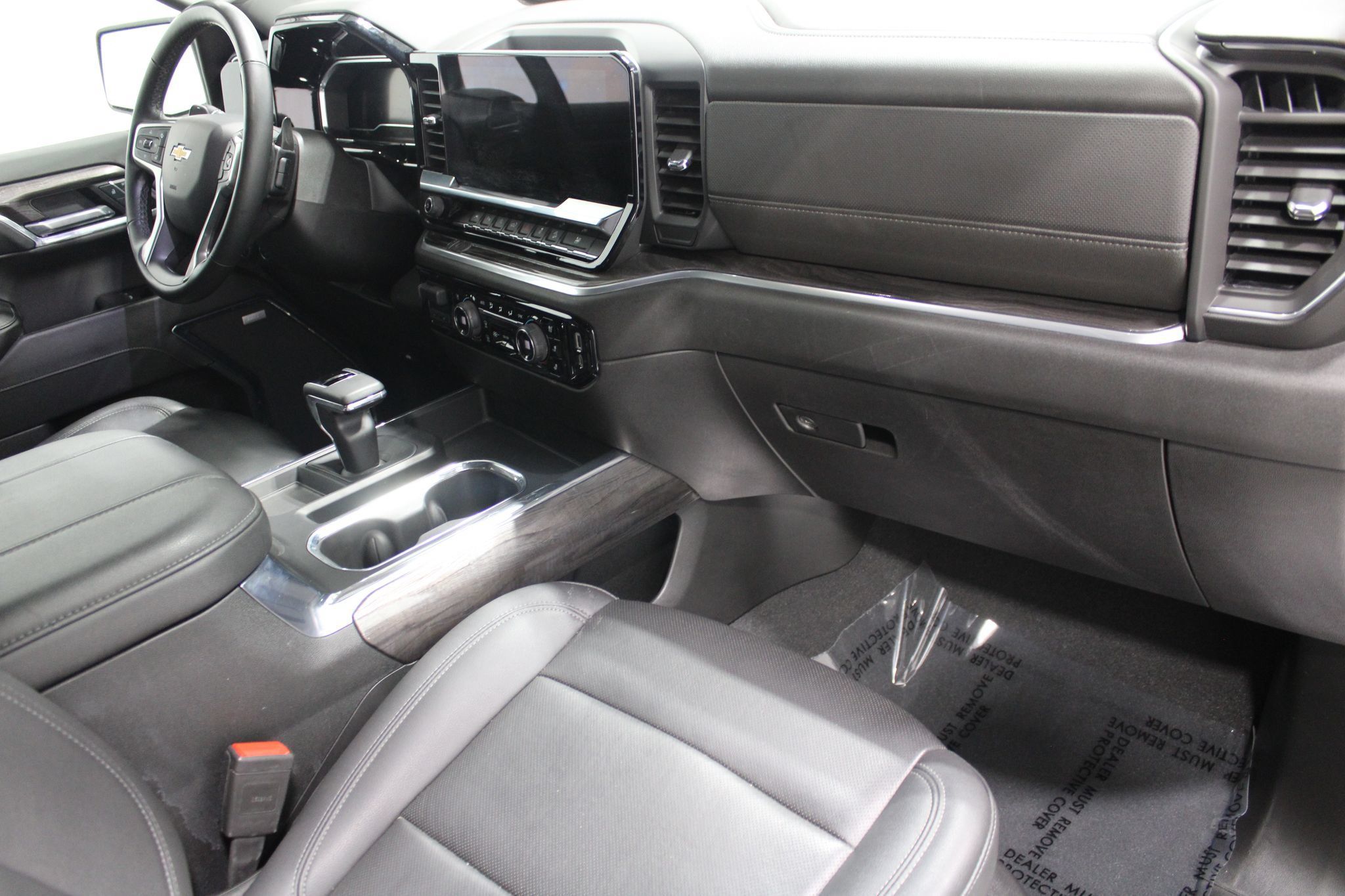 Used 2024 Chevrolet Silverado 1500 LTZ AWD/4WD image 25