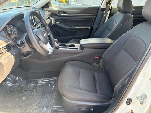 Used 2025 Nissan Altima 2.5 SV FWD image 28