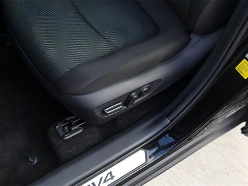 Used 2024 Toyota RAV4 XLE image 30