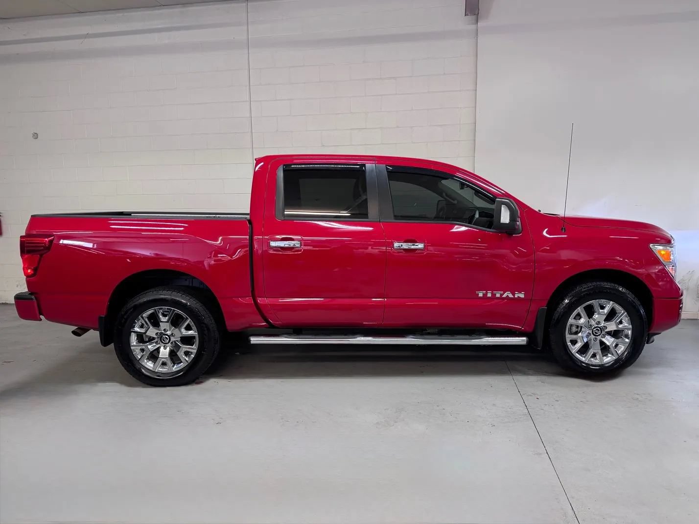 Used 2021 Nissan Titan SV w/ SV Convenience Package AWD/4WD image 2