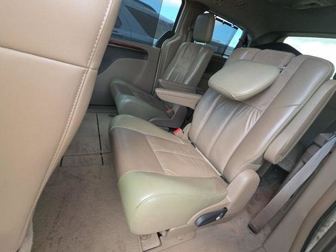 Used 2011 Chrysler Town & Country Limited w/ Trailer Tow Group FWD image 13