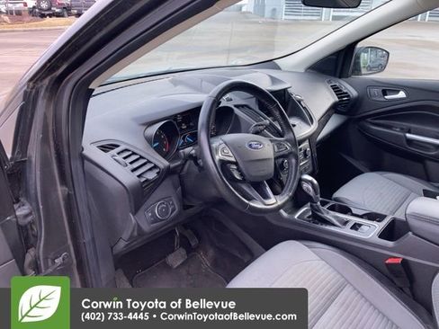 Used 2019 Ford Escape SE image 40