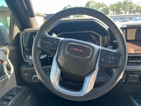 Used 2023 GMC Sierra 1500 SLT w/ SLT Premium Plus Package image 17