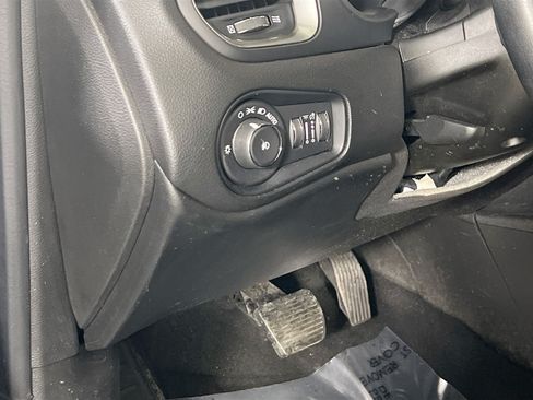 Used 2022 Jeep Renegade Latitude w/ Convenience Group AWD/4WD image 10