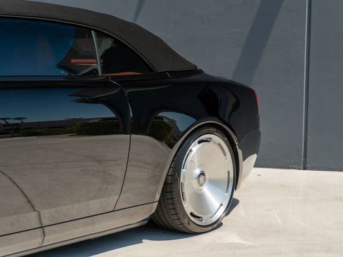 Used 2019 Rolls-Royce Dawn RWD image 30