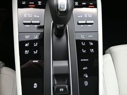 New 2025 Porsche Macan image 16