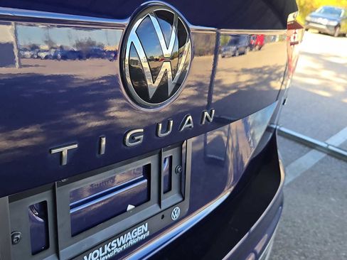 Used 2023 Volkswagen Tiguan SE w/ Panoramic Sunroof Package image 13