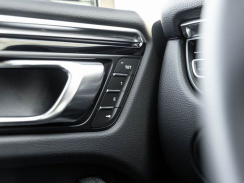 Certified 2026 Porsche Macan image 17