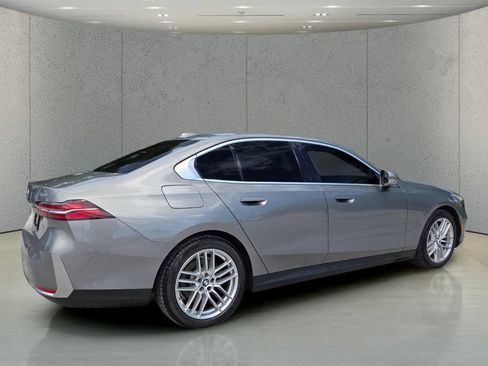 Used 2024 BMW 530i xDrive w/ Premium Package AWD/4WD image 4