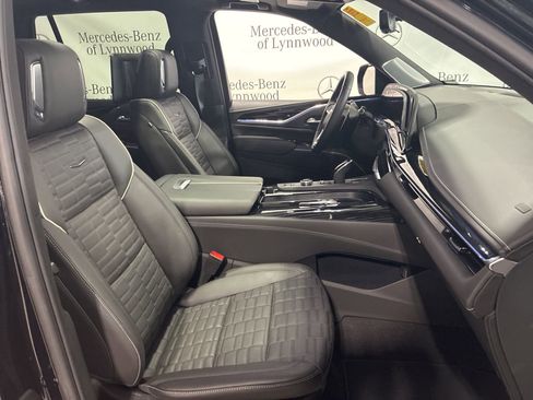 Used 2024 Cadillac Escalade V w/ LPO, ONYX Package image 5