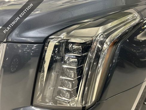 Used 2020 Cadillac Escalade Platinum image 7