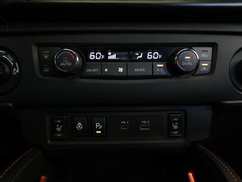 Used 2025 Nissan Frontier PRO-4X w/ Pro Premium Package AWD/4WD image 39