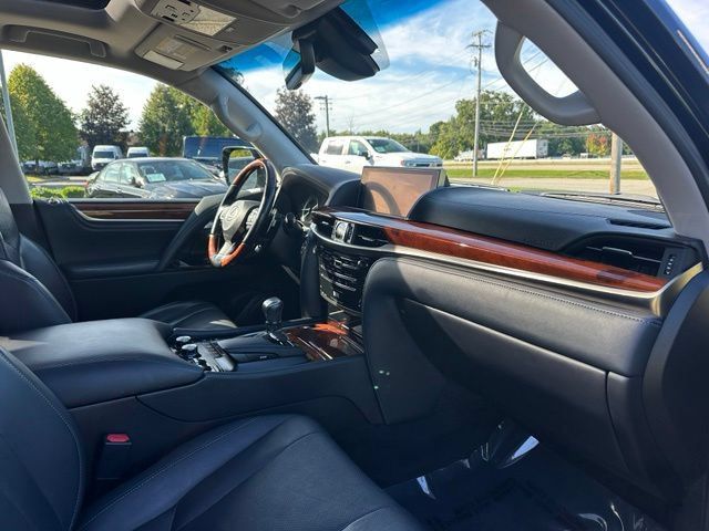 Used 2017 Lexus LX 570 4WD w/ Luxury Package image 28