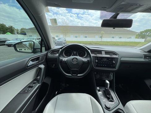 Used 2018 Volkswagen Tiguan SEL AWD/4WD image 14