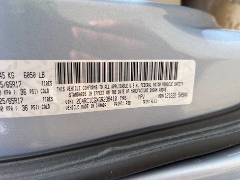 Used 2016 Chrysler Town & Country Touring-L w/ Driver Convenience Group image 14