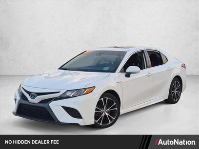 Used 2020 Toyota Camry SE w/ Sunroof Package
