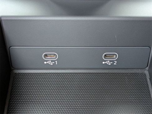 Used 2024 Porsche 911 Carrera w/ Premium Package image 30