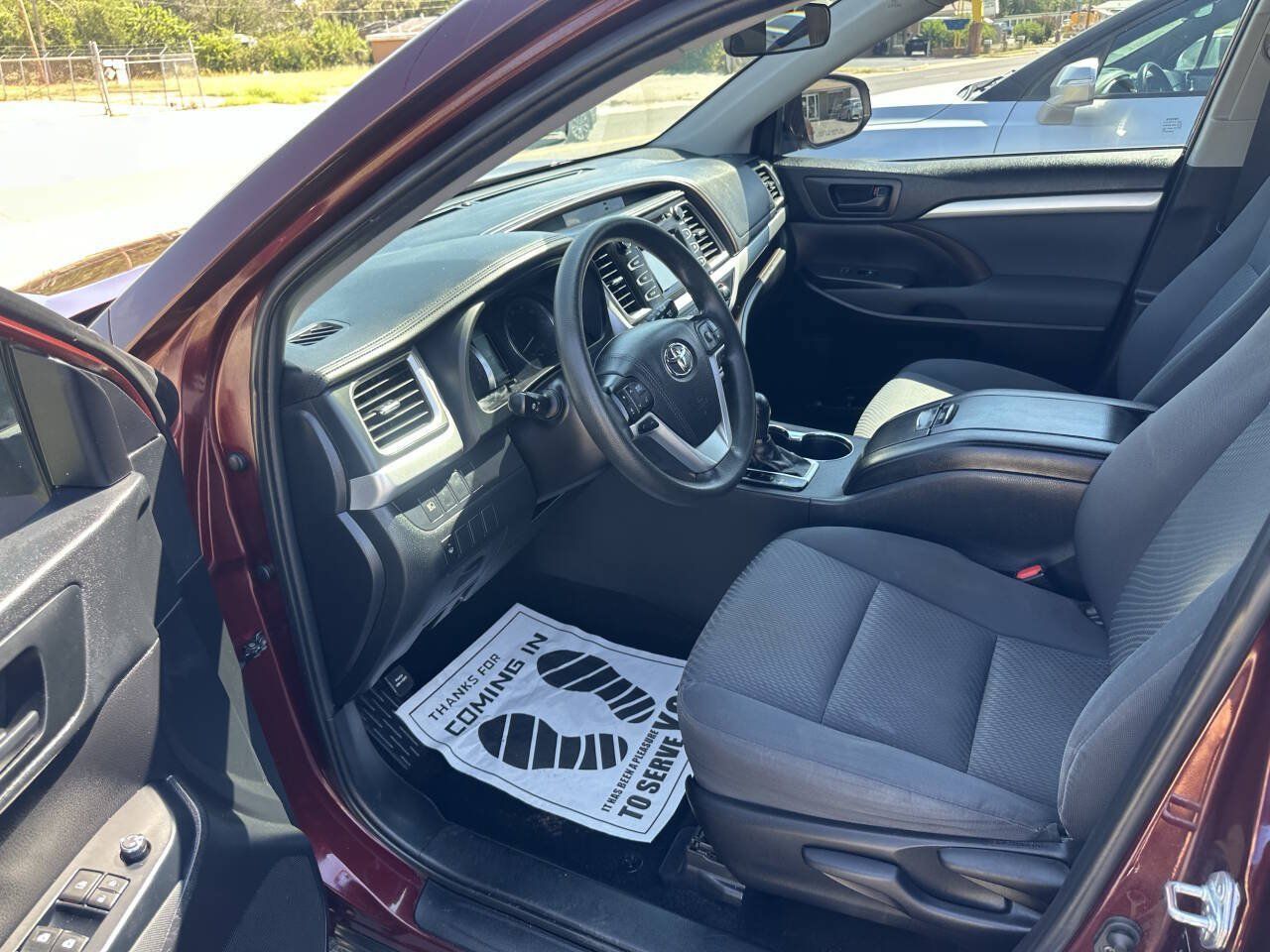 Used 2019 Toyota Highlander LE FWD image 11
