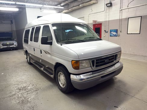 Used 2003 Ford E-150 and Econoline 150 RWD image 1