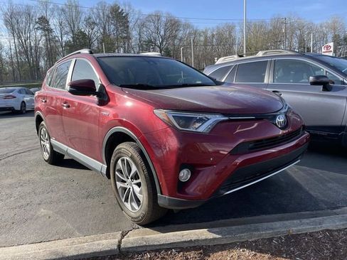 Used 2018 Toyota RAV4 XLE image 6