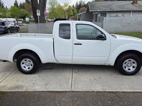 Used 2017 Nissan Frontier S image 4