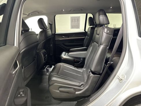 Used 2023 Jeep Grand Cherokee L Limited AWD/4WD image 23