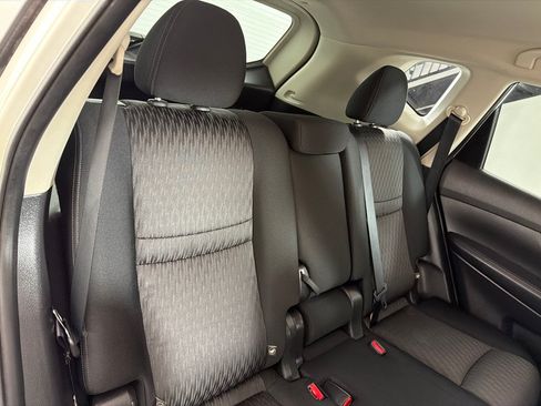 Used 2018 Nissan Rogue SV w/ Premium Package FWD image 20