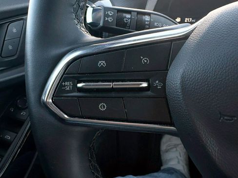 Used 2025 Chevrolet Equinox LT AWD/4WD image 9