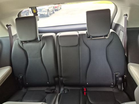 Used 2023 Kia Carnival LX FWD image 23