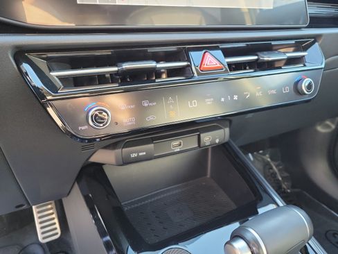 Certified 2023 Kia Niro SX Touring FWD image 19