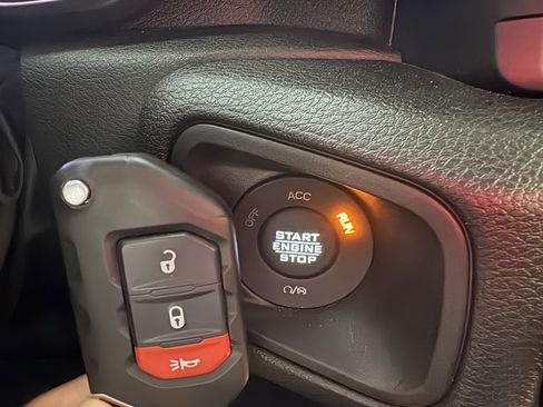 Used 2025 Jeep Wrangler Sport image 27