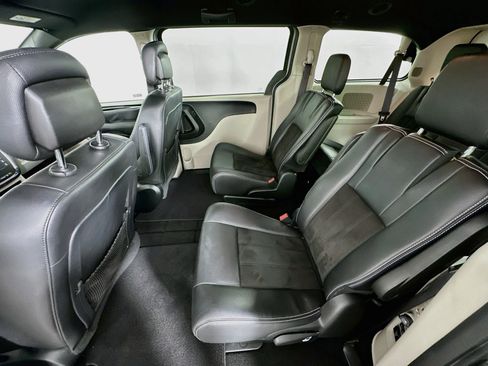 Used 2019 Dodge Grand Caravan SXT FWD image 26