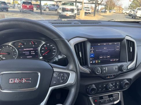 Used 2022 GMC Terrain SLE w/ Driver Convenience Package image 8