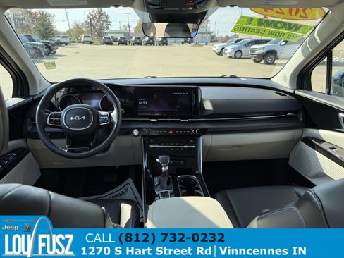 Used 2024 Kia Carnival EX image 15