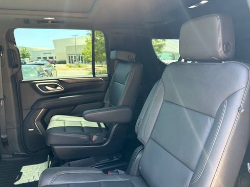 Used 2024 Chevrolet Suburban Z71 w/ Luxury Package AWD/4WD image 37