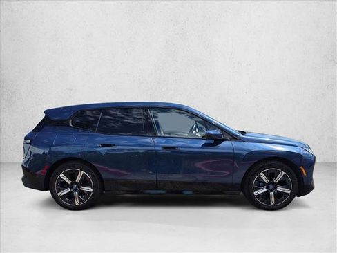 Used 2024 BMW iX xDrive50 w/ Premium Package AWD/4WD image 4
