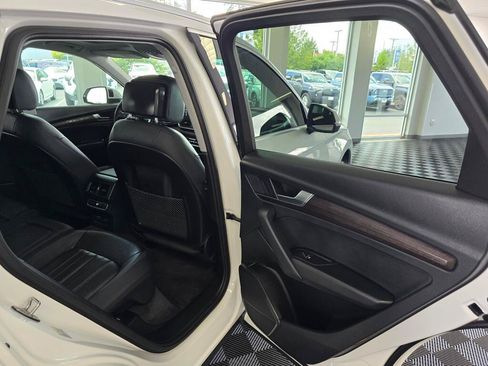 Used 2022 Audi Q5 2.0T Premium w/ Convenience Package AWD/4WD image 39